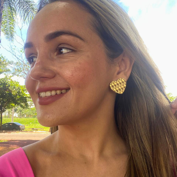 Brinco Vivante Coração Trançado Modelo